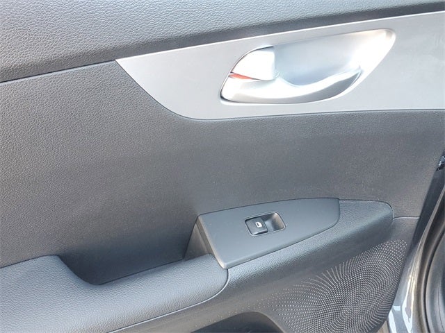 2023 Kia Forte LXS w/ Technology Package