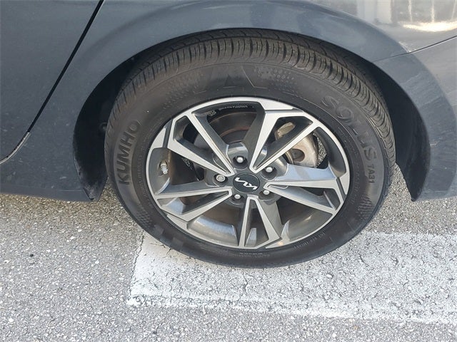 2023 Kia Forte LXS w/ Technology Package