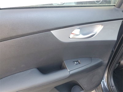 2023 Kia Forte LXS w/ Technology Package