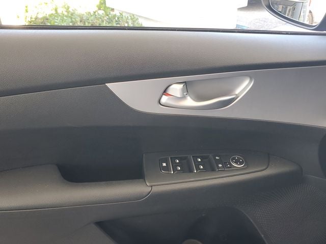 2023 Kia Forte LXS w/ Technology Package