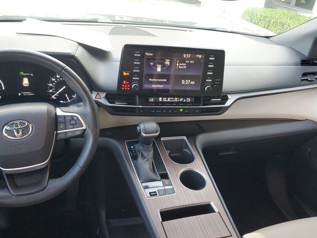 2021 Toyota Sienna XLE 8 Passenger