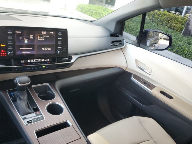 2021 Toyota Sienna XLE 8 Passenger