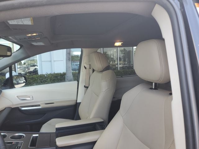 2021 Toyota Sienna XLE 8 Passenger