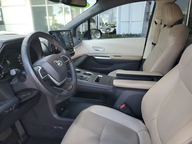2021 Toyota Sienna XLE 8 Passenger