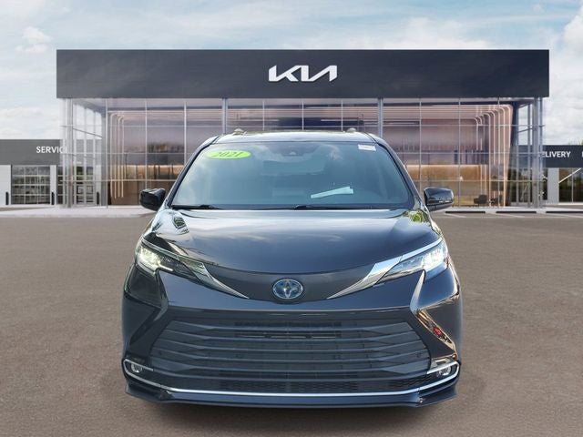 2021 Toyota Sienna XLE 8 Passenger