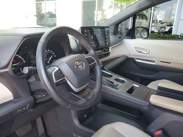 2021 Toyota Sienna XLE 8 Passenger