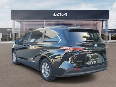 2021 Toyota Sienna XLE 8 Passenger