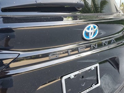 2021 Toyota Sienna XLE 8 Passenger