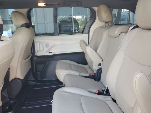 2021 Toyota Sienna XLE 8 Passenger