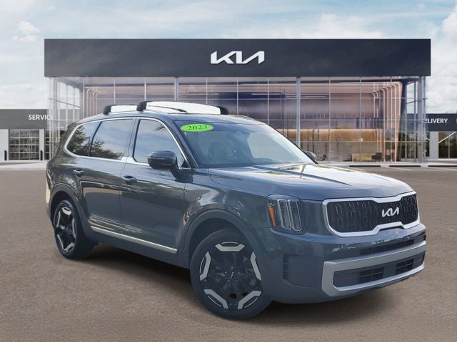 2023 Kia Telluride EX w/ Captain's Chair Package