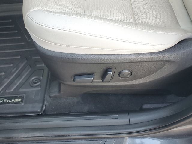 2023 Kia Telluride EX w/ Captain's Chair Package