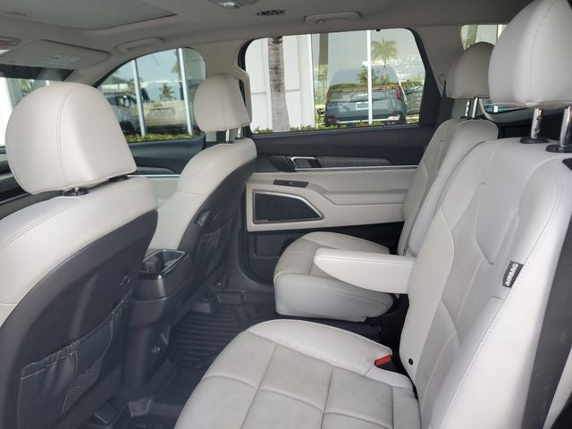 2023 Kia Telluride EX w/ Captain's Chair Package