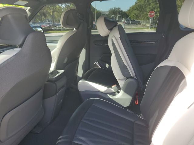 2024 Kia EV9 GT-Line AWD w/ VIP Relaxation Package