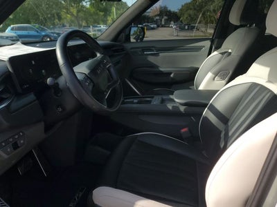 2024 Kia EV9 GT-Line AWD w/ VIP Relaxation Package
