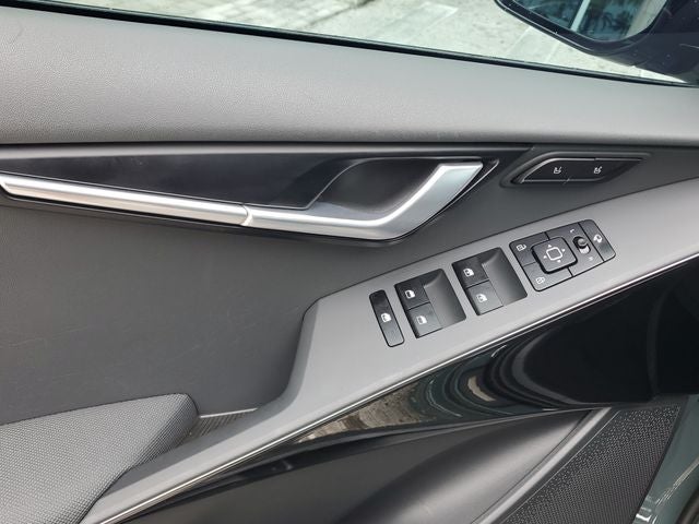 2023 Kia Niro Plug-In Hybrid SX