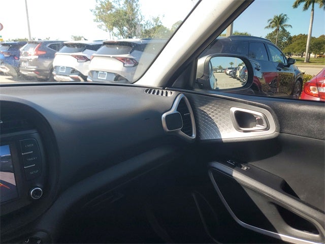 2023 Kia Soul LX w/ Technology Package