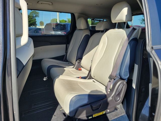 2025 Kia Carnival EX