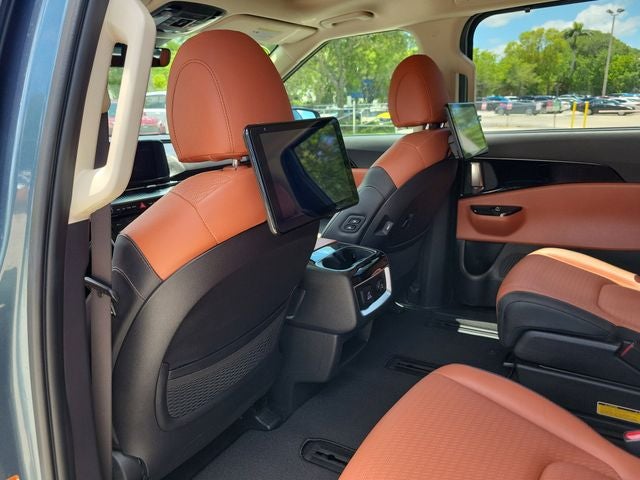 2023 Kia Carnival SX Prestige w/ Rear Seat Entertainment Package