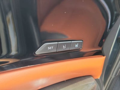 2023 Kia Carnival SX Prestige w/ Rear Seat Entertainment Package