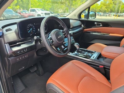 2023 Kia Carnival SX Prestige w/ Rear Seat Entertainment Package